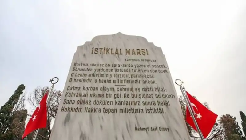 Türkiye’nin Gururu İstiklal Marşı’nın Kabulü: 104 Yıl Önce Bugün