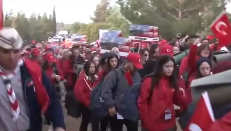 Çanakkale Zaferi'nin 110. Yılında Duygusal 57. Alay Vefa Yürüyüşü Başladı