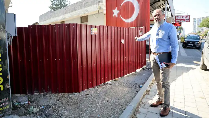 Tapulu Arazim Diyerek Sokağı Kapatan Vatandaş, Tartışmalara Yol Açtı!