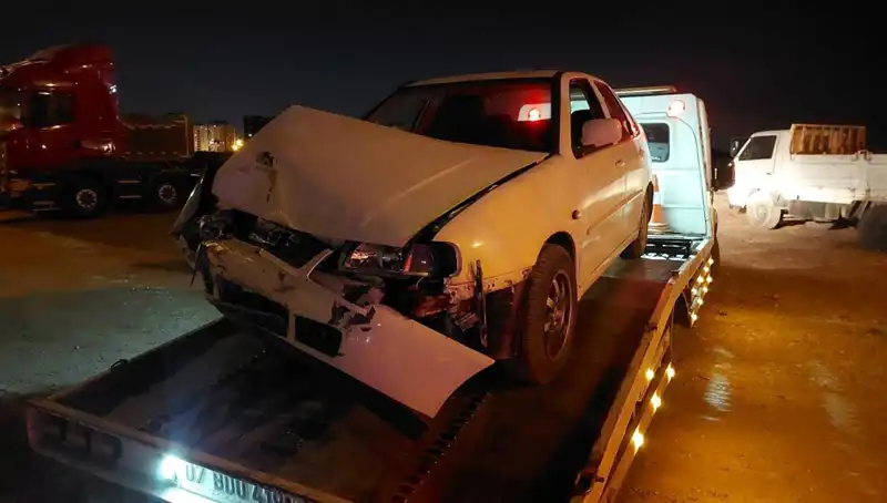 Esenyurt’ta Kamyonet ve Otomobil Çarpıştı: Bir Kişi Yaralandı