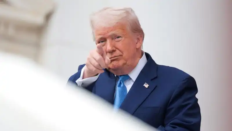 Adalet Bakanlığı'nın Trump İddiası: Epstein Belgelerinde İsim Geçiyor Mu?