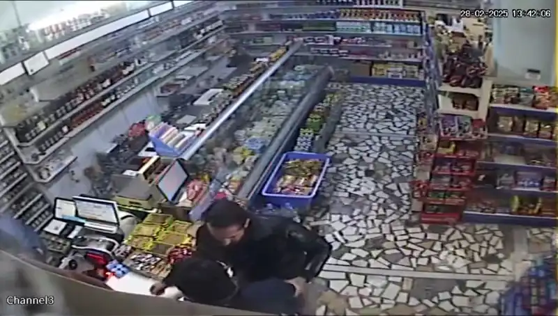 Cezaevi Firarisi Markette Dehşet Saçtı: Bıçakla Saldırdı ve Mermer Fırlattı