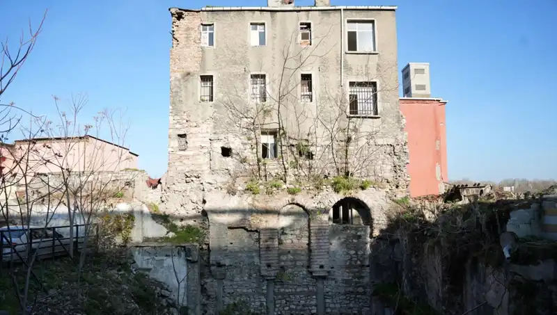 İstanbul'un Tarihini Yansıtan 1600 Yıllık Bina, Büyüleyici Hikayesiyle Göz Dolduruyor
