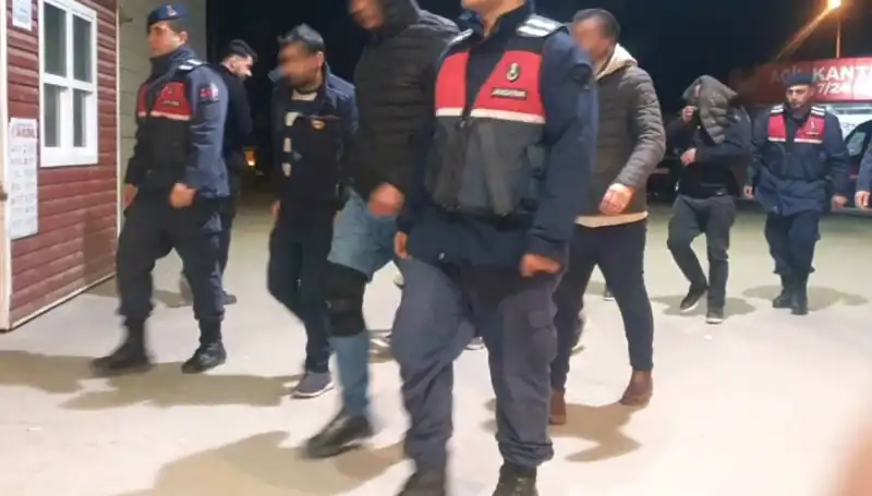 Bağ Evinde Uyuşturucu Partisine Gizli Baskın: Polisin Yüzleri Aydınlatan Operasyonu