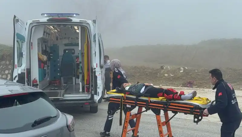 Düzce'de Yoğun Sis: İki Araç Çarpıştı, Altı Kişi Yaralandı!