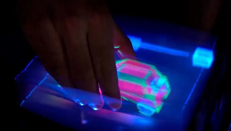 Dünyanın İlk Etkileşimli 3D Hologramı Geliştirildi: Geleceğin Teknolojisi Burada