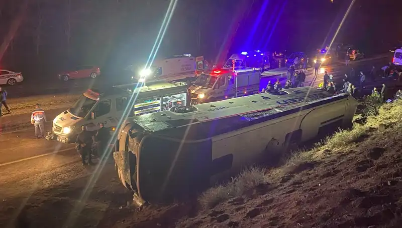 İşçi Servisi Şarampole Devrildi: 23 Yaralı, Kaza Sonrası İlk Bilgiler