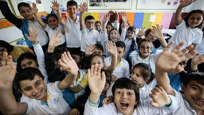 9 Günlük Tatilin Ardından Okulda Yeniden Zil Çalıyor: Eğitim Dönemi Başladı!