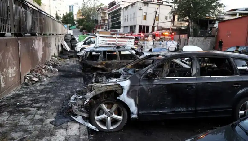 Sanayide Tamir Bekleyen Araçlar Yangında Kül Oldu: Olayın Ayrıntıları