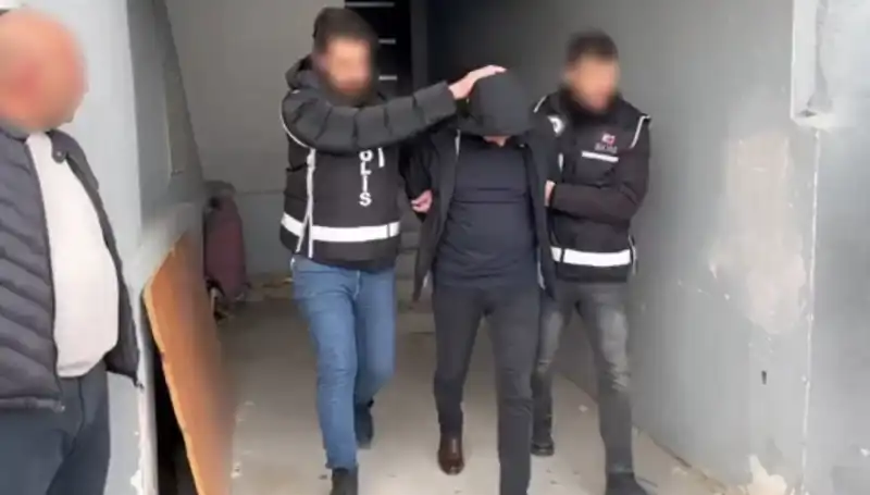 Dört İlde Şok Operasyon: Çetelerin Depolarından Silah ve El Bombaları Çıktı!
