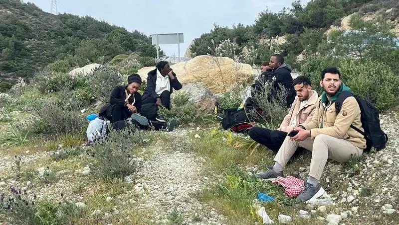 Düzensiz Göçmenlerle Mücadelede Önemli Gelişmeler: İki İlde 20 Kişi Yakalandı