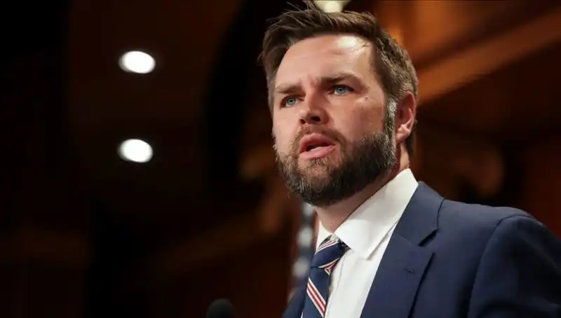 JD Vance: Zelenski ile Konuşmasının Ardından Gündeme Gelen Hayatı ve Kariyeri