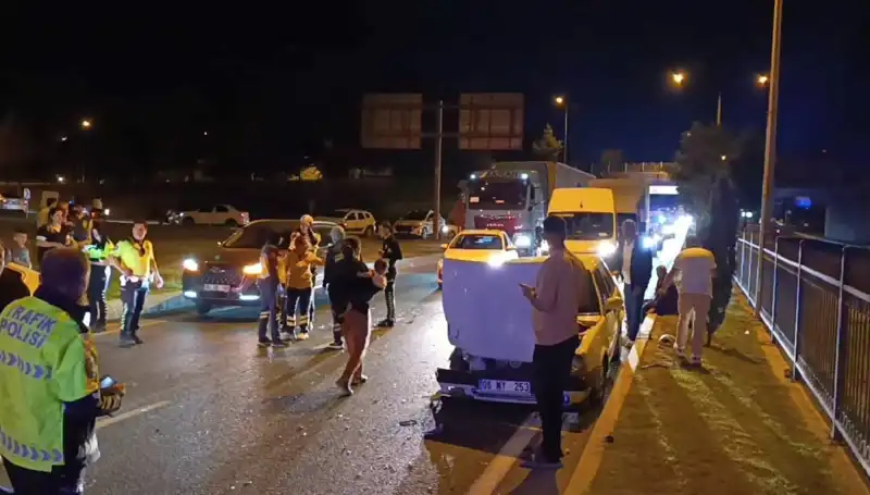 Otoyolda Gizemli Geri Dönüş Kazası: İki Çocuk ve İki Yetişkin Yaralı