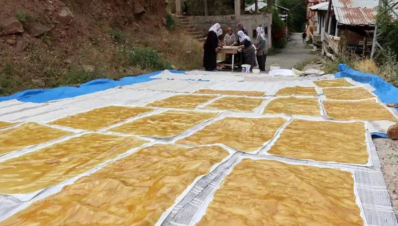 Dev Kazanlarda Odun Ateşiyle Hazırlanan Geleneksel Kış Lezzeti