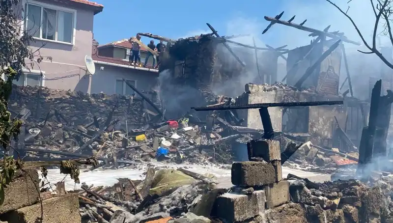 Kırklareli'nde Korkutan Yangın: İtfaiye Eri Yaralandı!