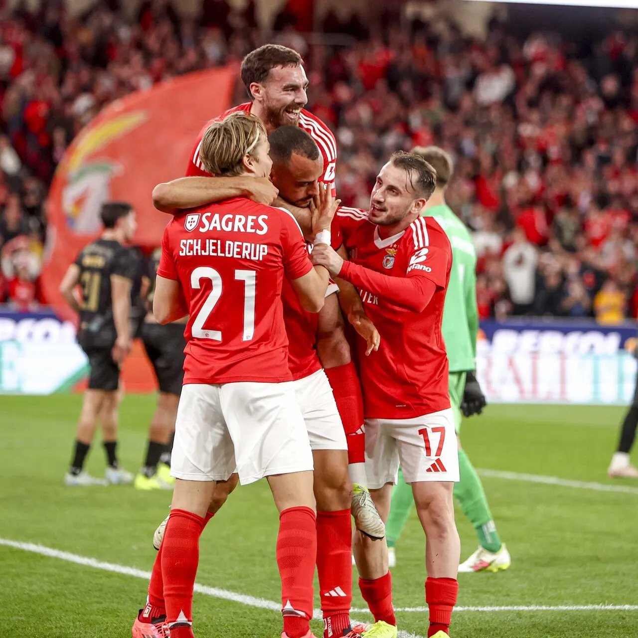 Benfica 3 Golle Zirveye Çıktı: Şampiyonluk Yarışı Kızışıyor!