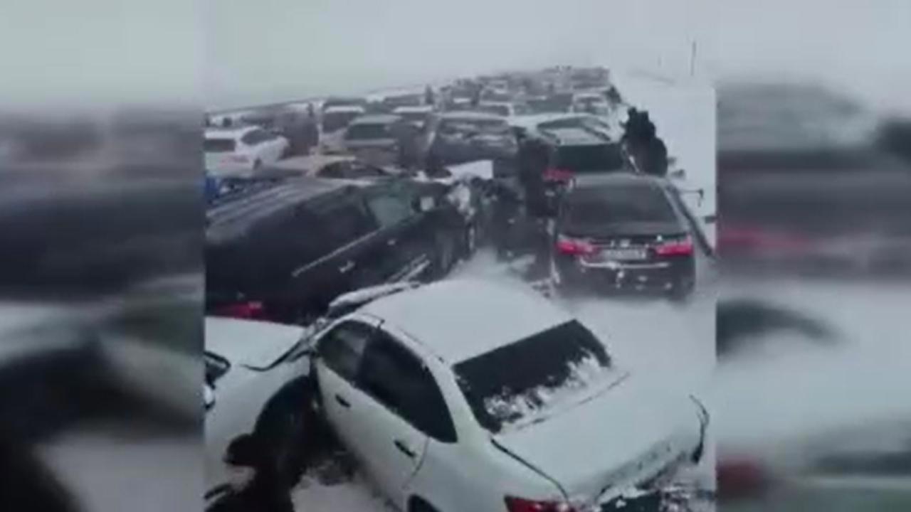 Kazakistan'da büyük kaza: 95 araç birbirine girdi
