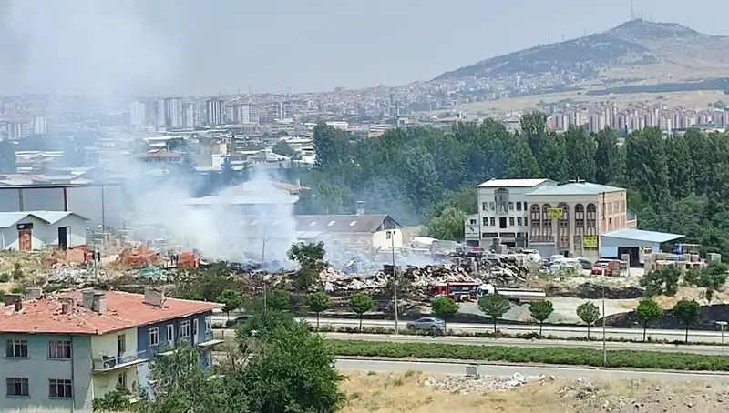 Otluk Alandaki Yangın, Depoyu Tümden Küle Çevirdi: Tüm Ayrıntılar Burada!