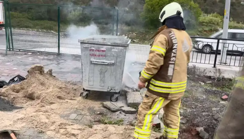 Başakşehir'de Çöp Konteyneri Korku Dolu Anlar Yaşattı: Kimyasal Madde Alarmı!
