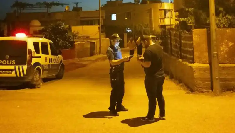 Husumetlilerinin Evine Ateş Açan Şüpheli Kaçtı, Polis Peşinde!